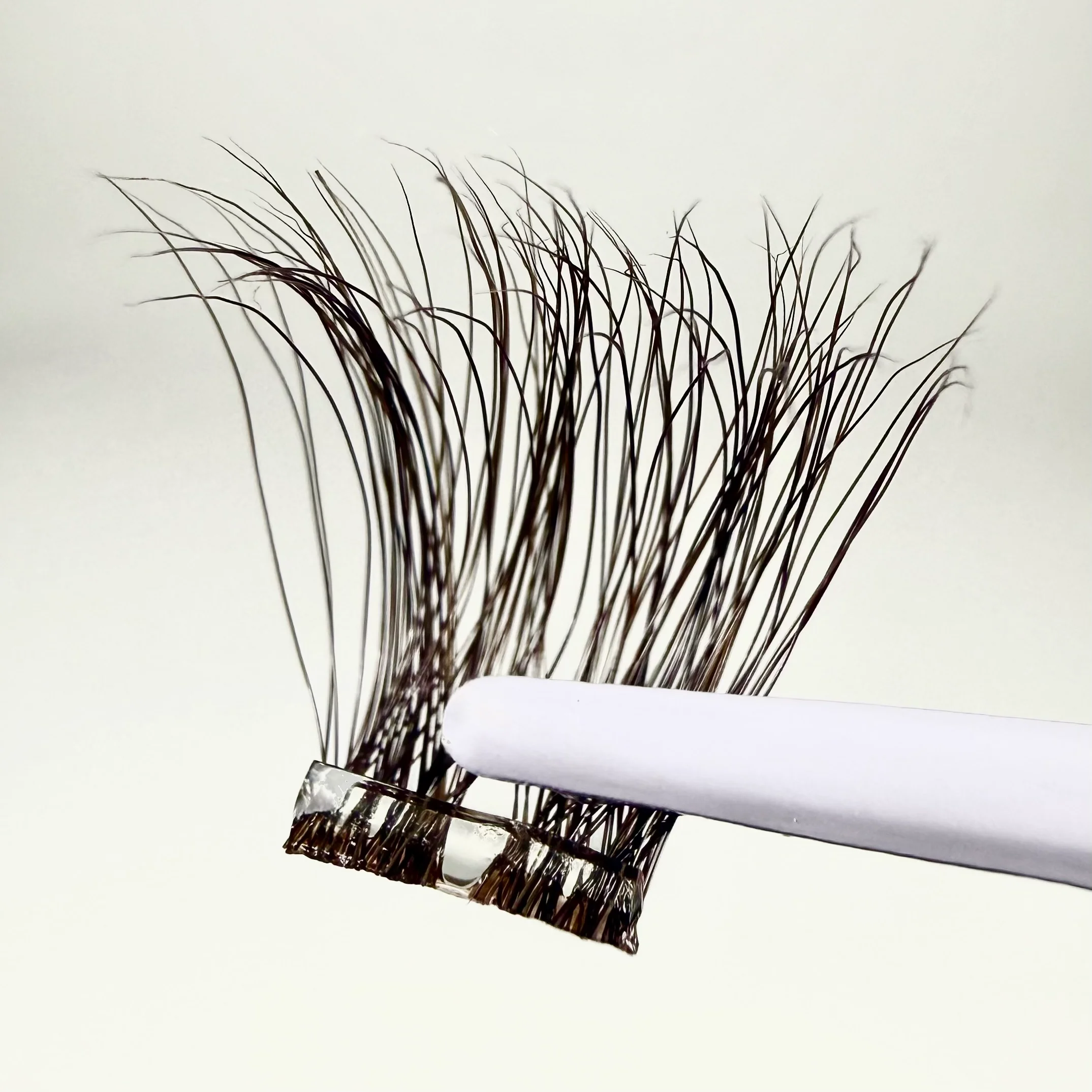 Hybrids in Cocoa Ganche Super Pre-Glued Lashes - Image 4