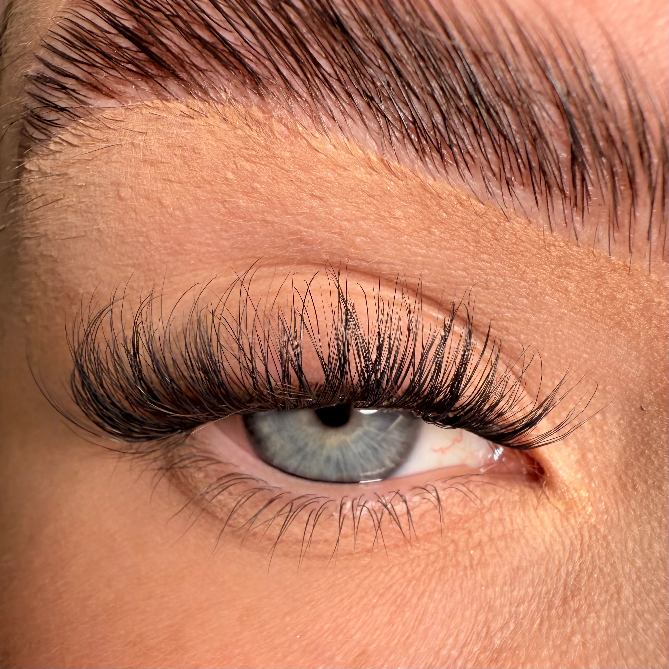 I.F.L.Y. Super Pre-Glued Lashes + Remover Duo - Image 4
